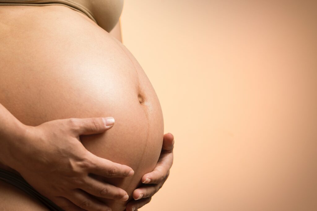 dehnungsstreifen schwangerschaft schwanger streifen dehnung